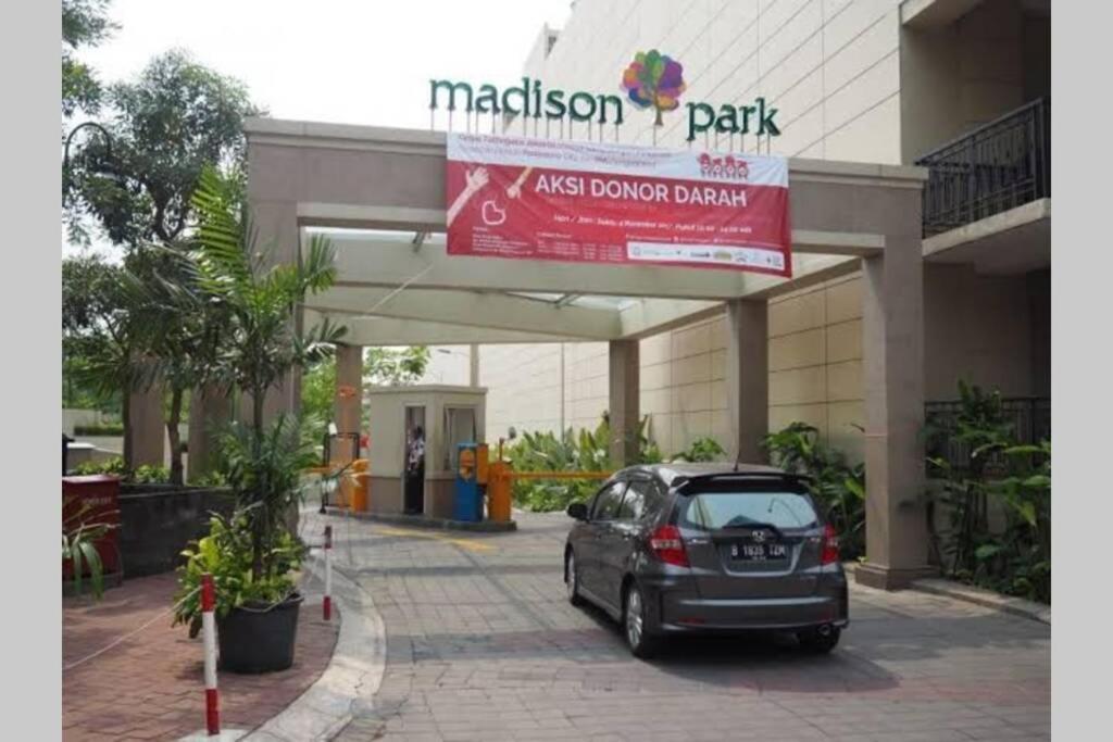1 Bedroom Apartment Near Central Park Mall Jakarta Eksteriør billede